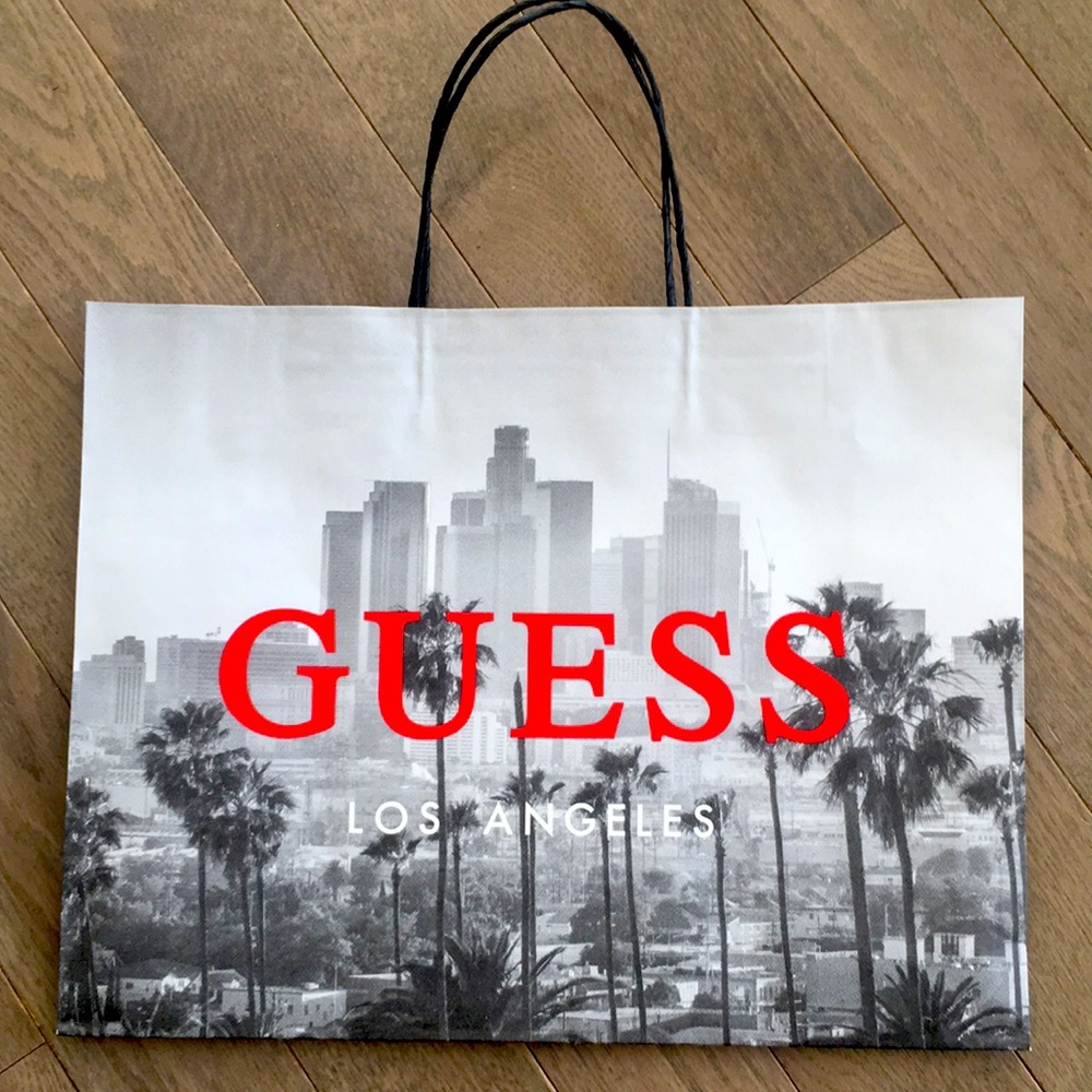 FREE WITH PURCHASE - GUESS GIFT BAG